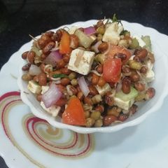 A picture of Mixed Sprouts Chaat.