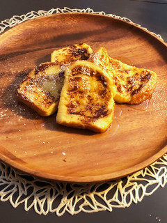 A picture of French toast.