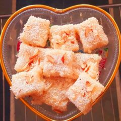 A picture of Coconut burfi.