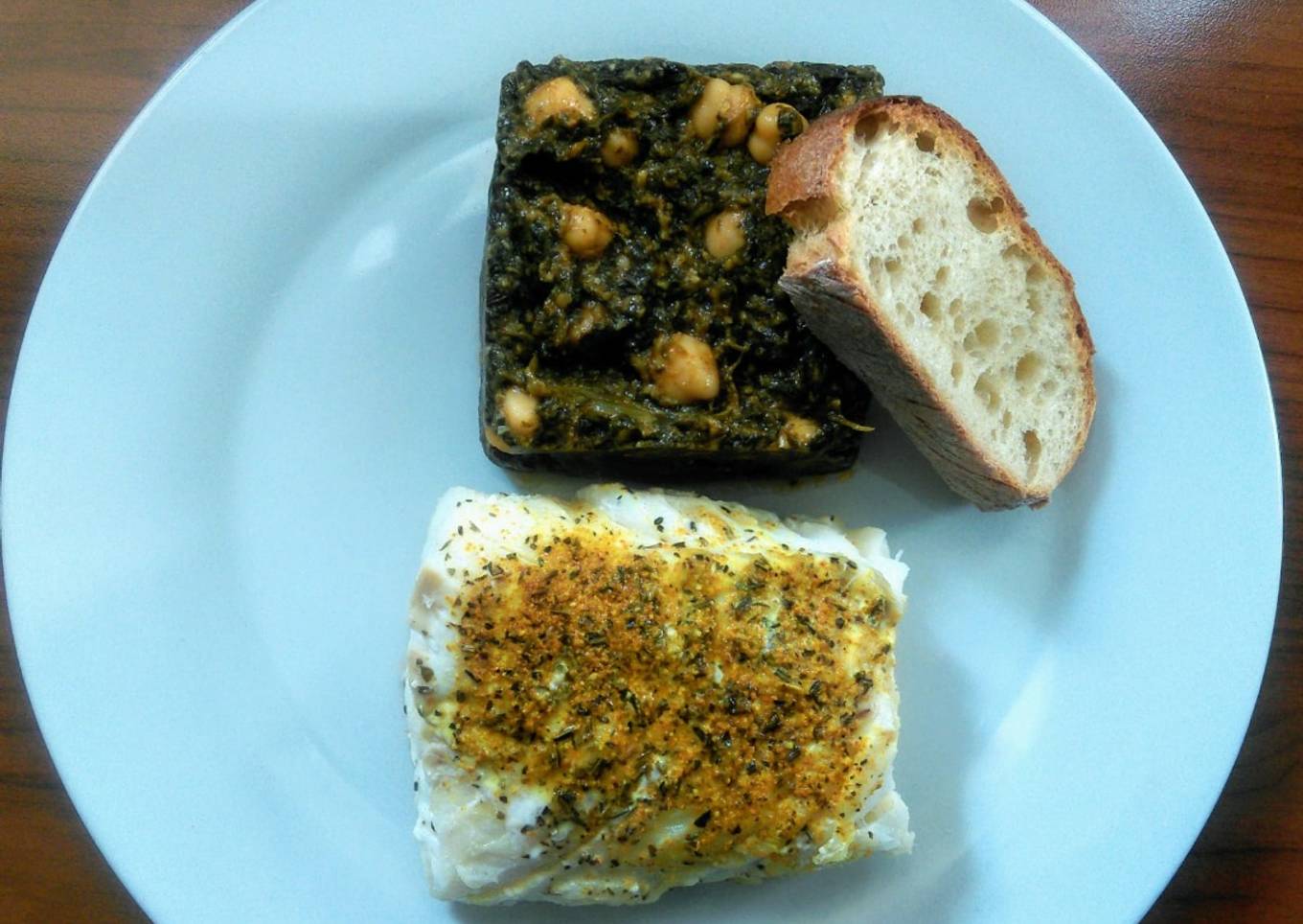 Espinacas con garbanzos y lomo de bacalao al curry con naranja