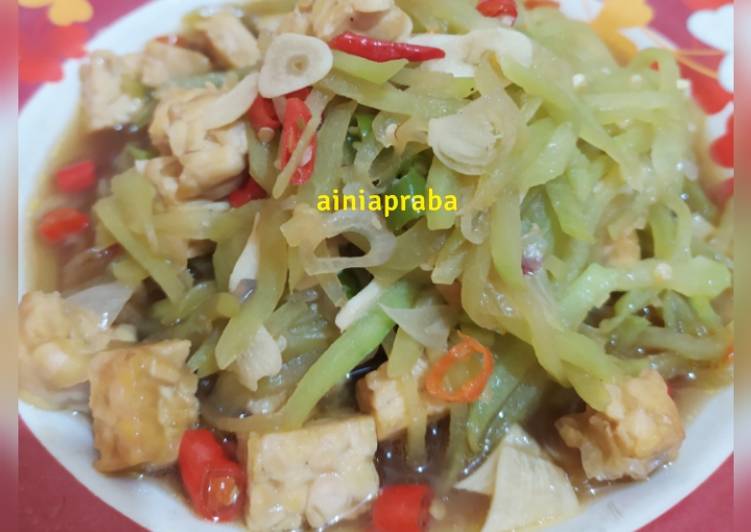 Tumis Labu Siam feat Tempe
