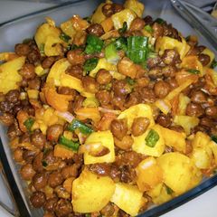 A picture of Aloo Kaly Channy Chat.