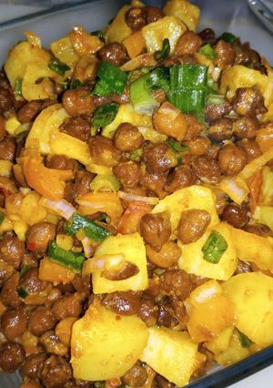 A picture of Aloo Kaly Channy Chat.