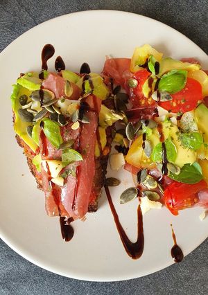 Une photo de Tartine de breseloa et sa salade maison