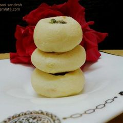 A picture of Bengali Kesari sondesh.