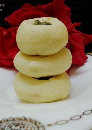 A picture of Bengali Kesari sondesh.