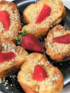 Una foto de Torrijas con miel y frutos secos