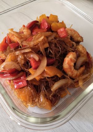 Une photo de Vermicelle de riz poivrons crevettes