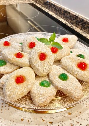Una foto de Galletas de Almendra y limón (Almond and lemon cookies)
