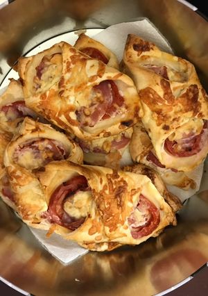 A picture of Cheese, Tomato and Bacon Wrap.