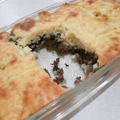 A picture of Pastel Tutup Daging Bayam.