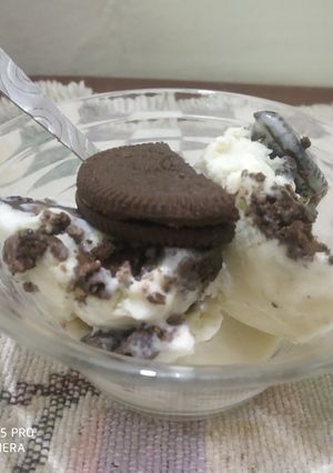 A picture of Creamy cookie vanilla icecream.