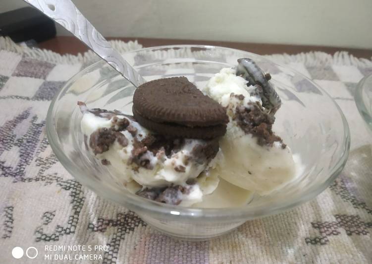 Simple Way to Prepare Speedy Creamy cookie vanilla icecream