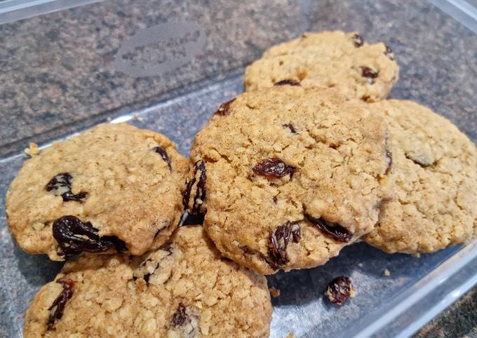 Oat and Raisin Cookies