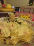 Fetuccini alfredo y champiñones salteados