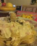 Fetuccini alfredo y champiñones salteados