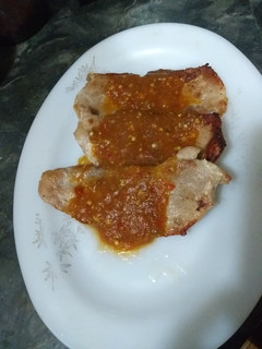 Una foto de Milanesa de puerco en salsa