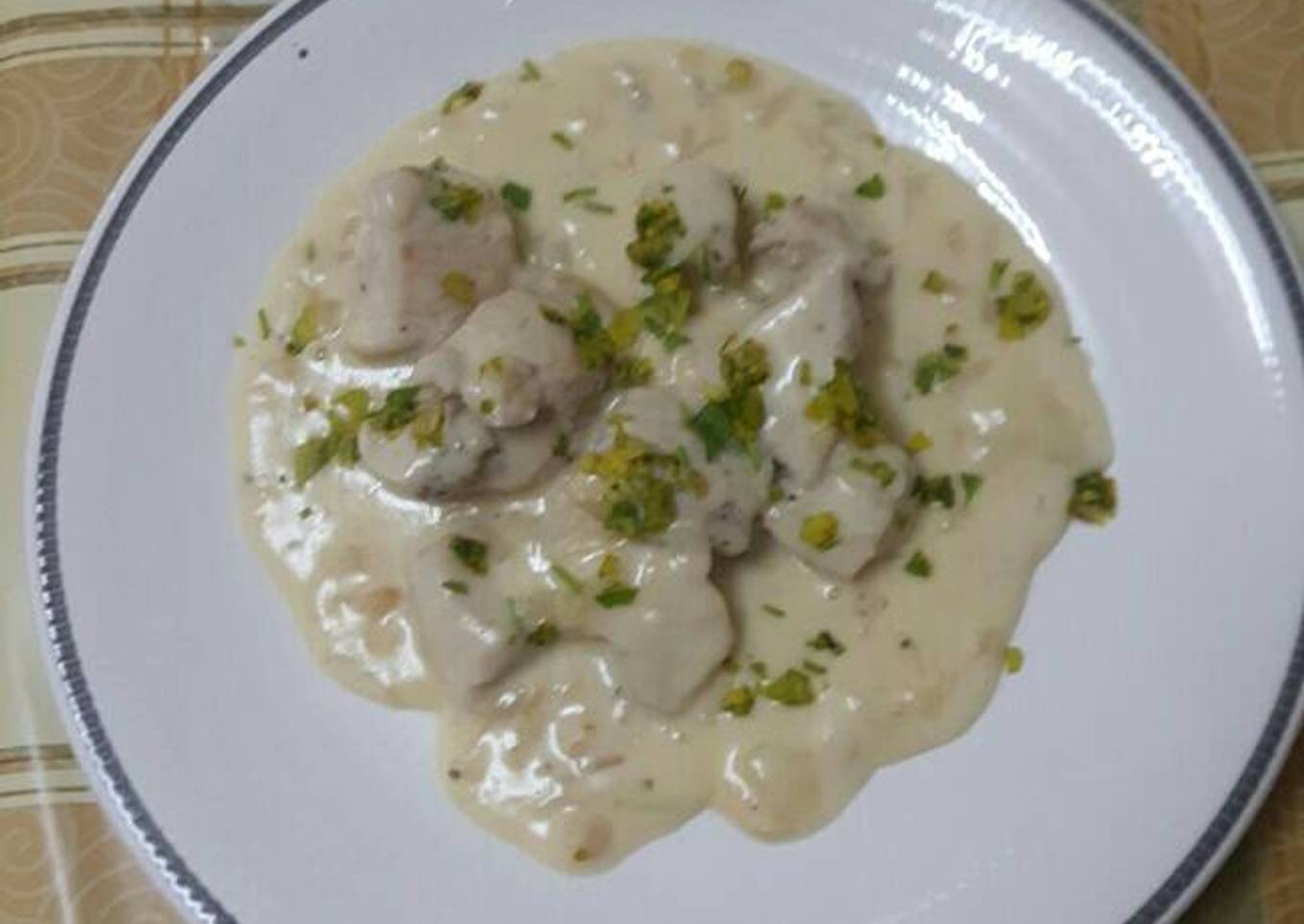 Pollo con salsa de queso