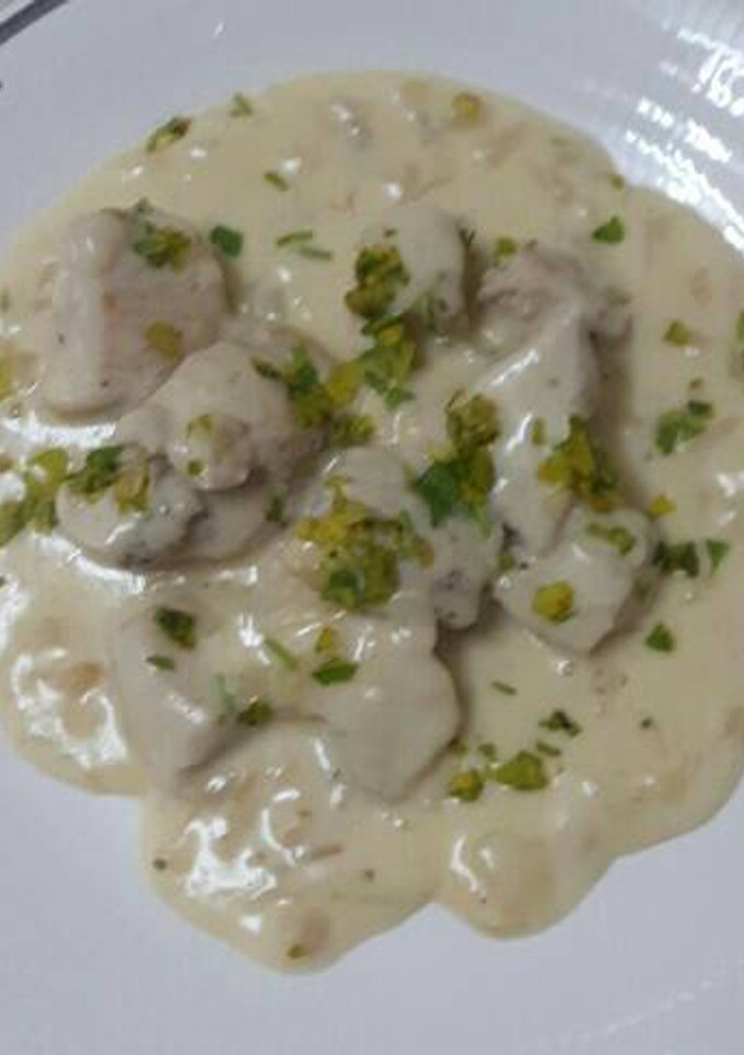 Una foto de Pollo con salsa de queso