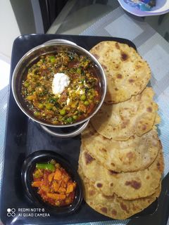 મેથી મટર મલાઈ (Methi Matar Malai Recipe In Gujarati) રેસીપી મુખ્ય ફોટો