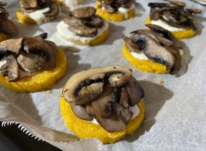 Foto di Medaglioni di polenta ai funghi 🍄🇺🇦☮️🏳️‍🌈🙏🇹🇷🇸🇾