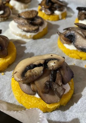 Foto di Medaglioni di polenta ai funghi 🍄🇺🇦☮️🏳️‍🌈🙏🇹🇷🇸🇾