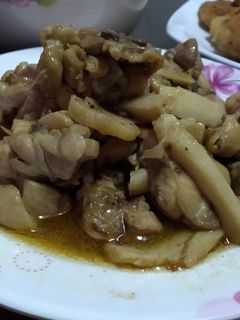 Hình của món Gà kho măng.