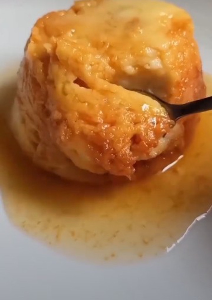 Una foto de Budín de pan en taza