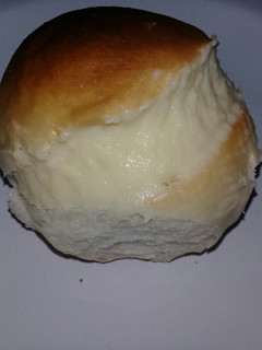 Una foto de Pan de leche relleno de crema pastelera