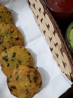 पोहा पालक के कबाब (Poha palak ke kabab recipe in Hindi) रेसिपी मुख्य फोटो