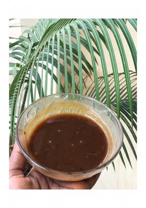 A picture of Tamarind mint chutney.