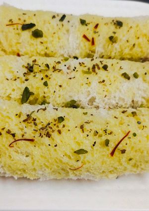 मलाई ब्रेड रोल(malai bread roll recipe in hindi) रेसिपी मुख्य फोटो