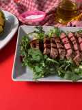 Tagliata di scottona cotta nel barbecue casalingo