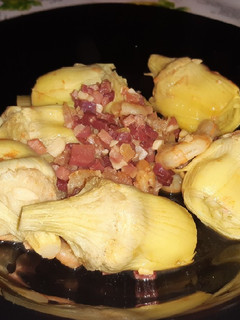 Una foto de Alcachofas con Jamón y Gambas