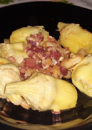 Una foto de Alcachofas con Jamón y Gambas