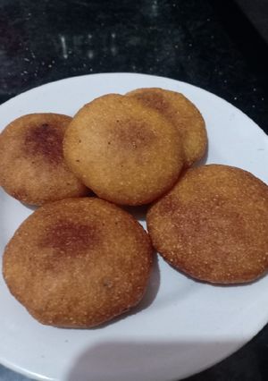 સ્ટફડ કાકરા પીઠા (Stuffed Kakara Pitha Recipe In Gujarati) રેસીપી મુખ્ય ફોટો