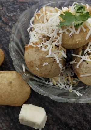 A picture of Cheese puri.