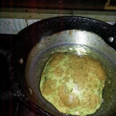 A picture of Paalak poori.