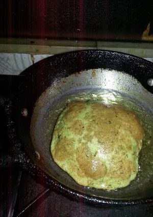 A picture of Paalak poori.