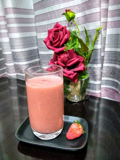 A picture of Strawberry Smoothie.