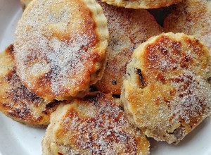 A picture of Mini Welsh Cakes.