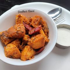 A picture of Podi Idli.