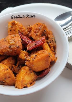 A picture of Podi Idli.