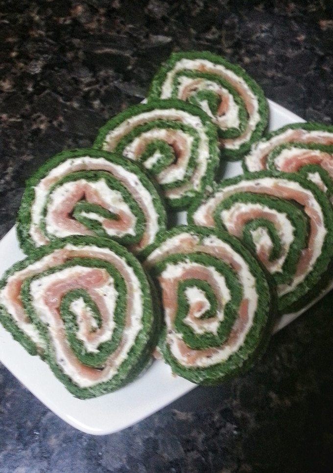 Una foto de Rollitos de espinacas y salmón