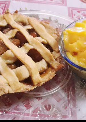 A picture of Eggless Apple pie with Vanilla Custard.