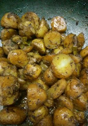 A picture of Crispy amchoor potato.