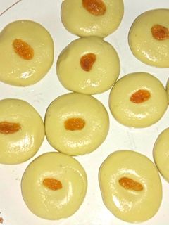 मलाई पेड़ा (malai peda recipe in Hindi) रेसिपी मुख्य फोटो