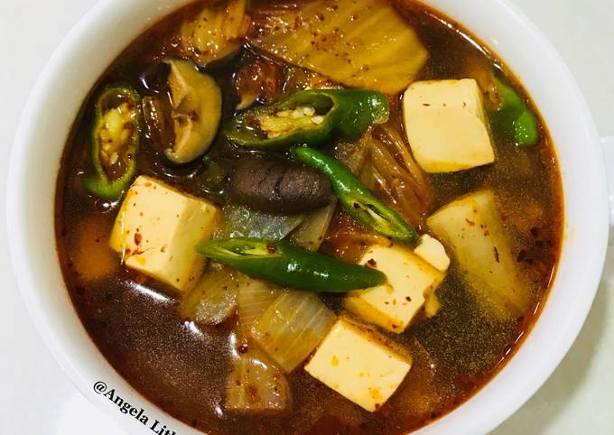 Sup tahu & kimchi foto resep utama