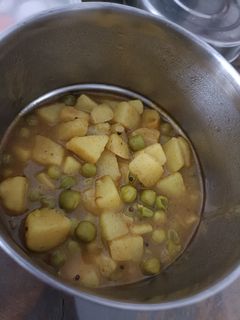 आलू मटर की सब्जी (aloo matar ki sabzi recipe in Hindi) रेसिपी मुख्य फोटो