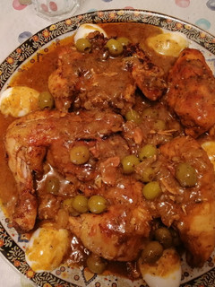 Una foto de Pollo con olivas
